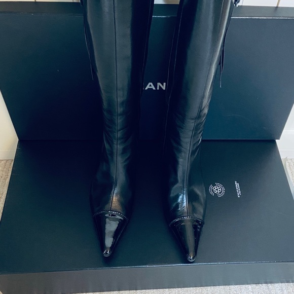 ⭐️SOLD⭐️ Chanel Camellia Flower Boots - Picture 4 of 8